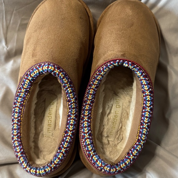 Tan Slippers - Picture 2 of 3